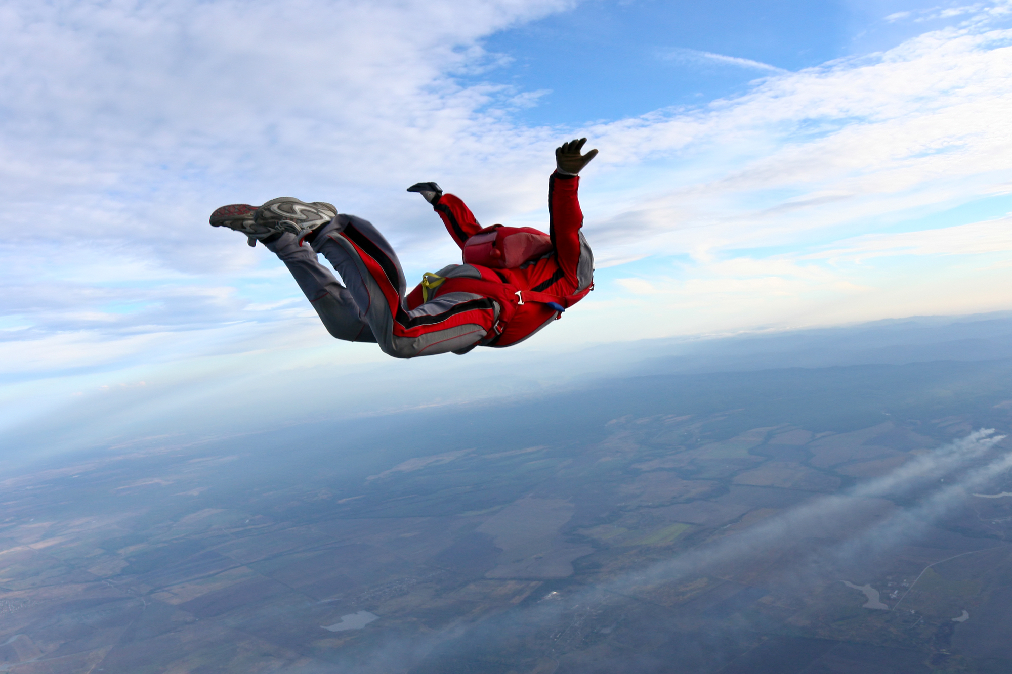 Skoki spadochronowe – adrenalina na najwyższym poziomie